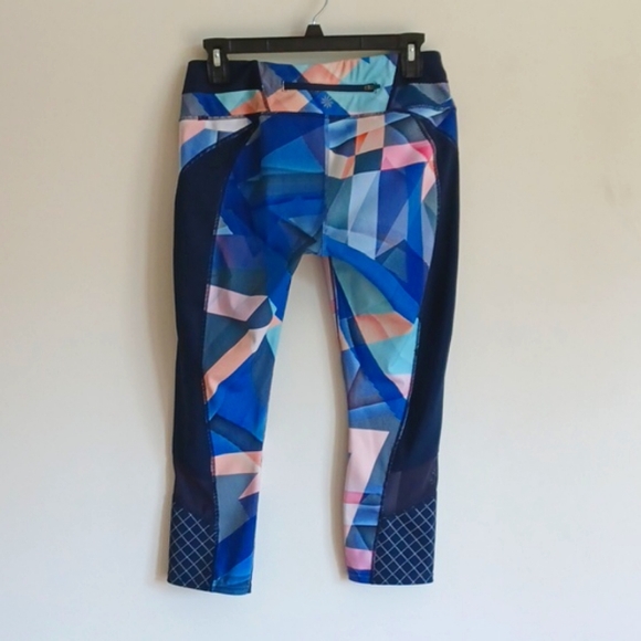 Athleta Electric Geo Sonar Capri Leggings M - Picture 5 of 9